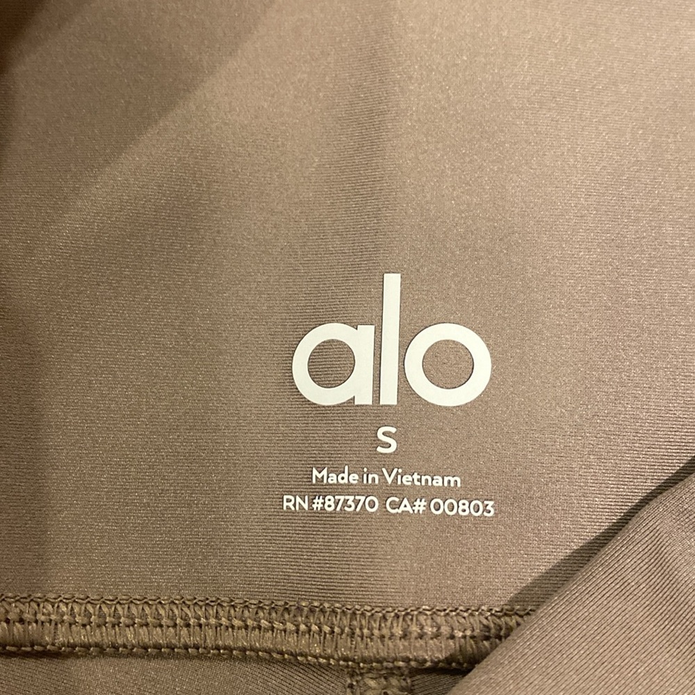 ALO Yoga 7/8 high waist leggings 

Color olive tree.   Size small - Picture 5 of 5